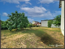 Maison sur deux niveaux 5 chambres Garages à vendre sur la commune de  PINEUILH (33)