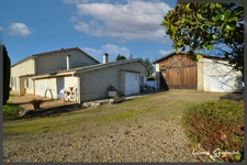 Ancien corps de ferme sur 6 hectares – Idéal pour projet équestre ou élevage canin  Maison en pierre 4 chambres avec dépendances à PINEUILH (33