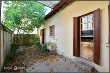 Maison de ville à rénover à vendre 6 pièces 3 chambres avec cour à SAINTE FOY LA GRANDE (33)