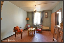 Maison de ville à vendre à rénover 2 chambres avec cour et petite dépendance à SAINTE FOY LA GRANDE (33)