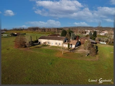 Ancien corps de ferme sur 6 hectares – Idéal pour projet équestre ou élevage canin  Maison en pierre 4 chambres avec dépendances à PINEUILH (33