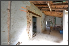 Ancien corp de ferme en pierre à vendre avec fort potentiel sur la commune de SAINTE RADEGONDE (33)