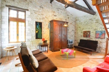 Ensemble immobilier deux maisons en pierres avec piscine et dépendances sur plus d'un 1.9ha