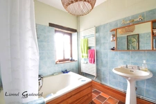 Ensemble immobilier deux maisons en pierres avec piscine et dépendances sur plus d'un 1.9ha