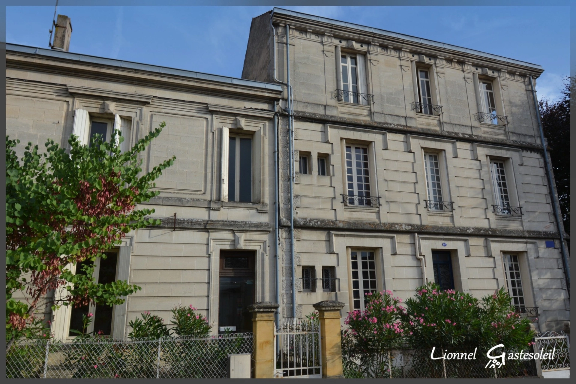 Maison 16 pièces 345 m² · à Sainte-Foy-la-Grande · 345 m² · 215 000 €