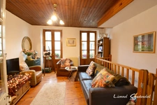 Immeuble rénové avec local commercial sur la commune de Sainte Foy la Grande (33)
