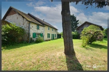Maison avec dépendances à rénover à vendre 5 pièces 2 chambres à SAINT PIERRE D'EYRAUD en Dordogne (24)
