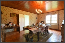 Maison avec dépendances à rénover à vendre 5 pièces 2 chambres à SAINT PIERRE D'EYRAUD en Dordogne (24)