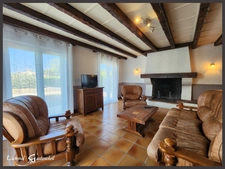 Maison à vendre de plain pied 3 chambres double garage et piscine sur la commune de  PINEUILH (33)