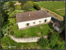 Maison en pierre avec parc de 3 ha et vue dominante à vendre à SAINT QUENTIN DE CAPLONG (33)