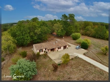 Maison à vendre de plain pied 3 chambres garage et grange sur 1.5ha à Fraisse en Dordogne   (24)