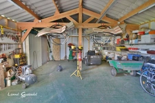 Maison à vendre Découvrez le charme rustique et le confort moderne de cette demeure périgourdine nichée dans un écrin de verdure, offrant une vie douillette avec piscine et commodités à portée de main