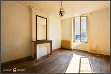 Maison de ville à rénover à vendre 6 pièces 3 chambres avec cour à SAINTE FOY LA GRANDE (33)