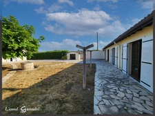 Maison à vendre de plain pied 3 chambres double garage et piscine sur la commune de  PINEUILH (33)
