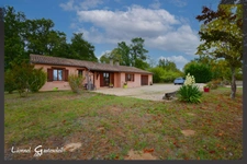Maison à vendre de plain pied 3 chambres garage et grange sur 1.5ha à Fraisse en Dordogne   (24)