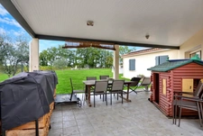 Maison à vendre 3 chambres, de plain-pied, garage et panneaux solaires sur un grand terrain plus de 3500m2 près de Bergerac (24)