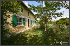 Maison avec dépendances à rénover à vendre 5 pièces 2 chambres à SAINT PIERRE D'EYRAUD en Dordogne (24)