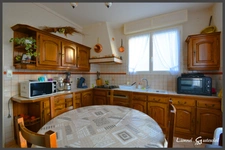  Maison familiale trois chambres à vendre avec jardin arboré – proche commerces et hôpital à PINEUILH (33)