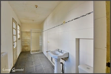 Maison de ville à rénover à vendre 6 pièces 3 chambres avec cour à SAINTE FOY LA GRANDE (33)