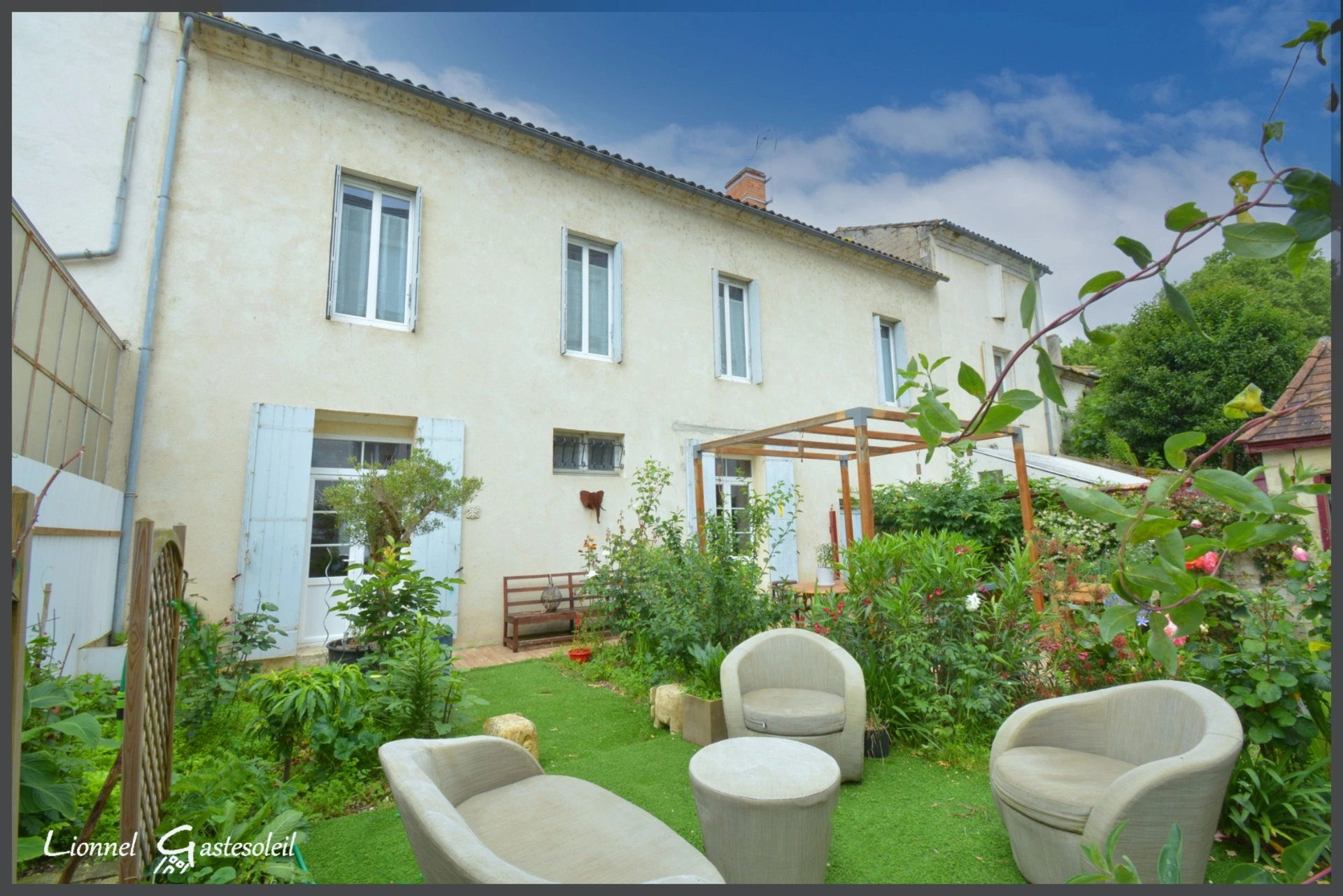 Maison 9 pièces 216 m² · à Sainte Foy la Grande · 216 m² · 195 000 €