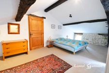 Ensemble immobilier deux maisons en pierres avec piscine et dépendances sur plus d'un 1.9ha