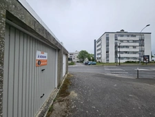 A VENDRE LOT DE 2 GARAGES A LAON !