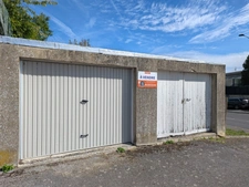 A VENDRE LOT DE 2 GARAGES A LAON !