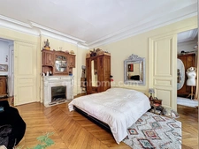 Sentier - Bonne Nouvelle : Appartement 4 pièces calme et lumineux en étage élevé, avec balcons.