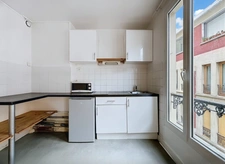 PARIS 11EME ARRONDISSEMENT (75) - Père Lachaise : studio calme et lumineux en dernier étage