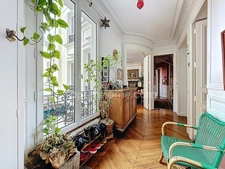 Sentier - Bonne Nouvelle : Appartement 4 pièces calme et lumineux en étage élevé, avec balcons.