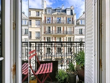 Sentier - Bonne Nouvelle : Appartement 4 pièces calme et lumineux en étage élevé, avec balcons.