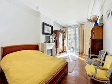 Sentier - Bonne Nouvelle : Appartement 4 pièces calme et lumineux en étage élevé, avec balcons.