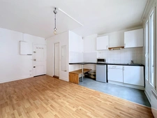 PARIS 11EME ARRONDISSEMENT (75) - Père Lachaise : studio calme et lumineux en dernier étage