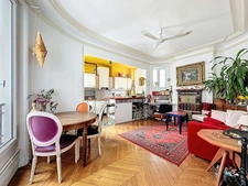 Sentier - Bonne Nouvelle : Appartement 4 pièces calme et lumineux en étage élevé, avec balcons.