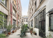 PARIS 11EME ARRONDISSEMENT (75) - Père Lachaise : studio calme et lumineux en dernier étage