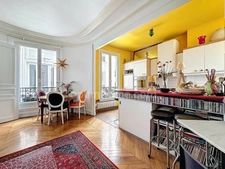 Sentier - Bonne Nouvelle : Appartement 4 pièces calme et lumineux en étage élevé, avec balcons.