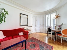 Sentier - Bonne Nouvelle : Appartement 4 pièces calme et lumineux en étage élevé, avec balcons.