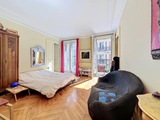 Sentier - Bonne Nouvelle : Appartement 4 pièces calme et lumineux en étage élevé, avec balcons.