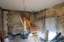 Maisons de village avec 4,03 ha cloturés.  Idéal pour une utilisation équestre, petite exploitation ou gite.