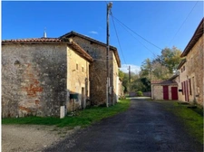 Maison à REHABILITER + granges en bons états + préau - Terrain 6353 m2