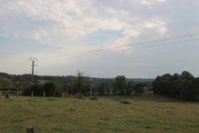 Maisons de village avec 4,03 ha cloturés.  Idéal pour une utilisation équestre, petite exploitation ou gite.