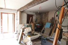 Maisons de village avec 4,03 ha cloturés.  Idéal pour une utilisation équestre, petite exploitation ou gite.