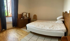 Maisons de village avec 4,03 ha cloturés.  Idéal pour une utilisation équestre, petite exploitation ou gite.
