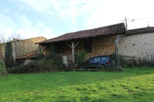 Maison à REHABILITER + granges en bons états + préau - Terrain 6353 m2