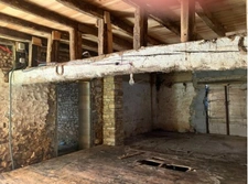 Maison à REHABILITER + granges en bons états + préau - Terrain 6353 m2