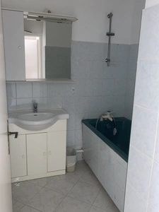 3-room apartment for sale in Rouen, right bank, living area 75 m2 + cellar + 2 parking spaces.
