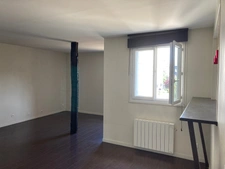 Appartement T2 à vendre 76000 ROUEN centre rive droite, surface habitable 57.70 m2 au 1er étage.