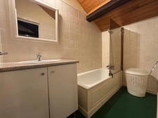 Ensemble calme et privé composé de trois maisons de caractère en pierre, avec piscine et sans vis-à-vis.