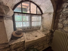Ensemble calme et privé composé de trois maisons de caractère en pierre, avec piscine et sans vis-à-vis.