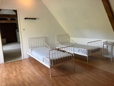 Magnifique maison en pierre rénovée, avec grange massive, 2 x piscines sur 2 hectares tranquilles.